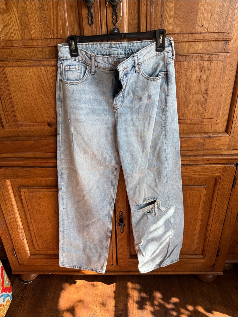 Light Wash Distressed women’s Jeans